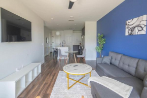 Beautiful 1BD - Pool, Gym, Parking, W-D - Sleeps 4